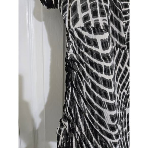 Miss California small women's black and white blouse with tummy control - Picture 2 of 8